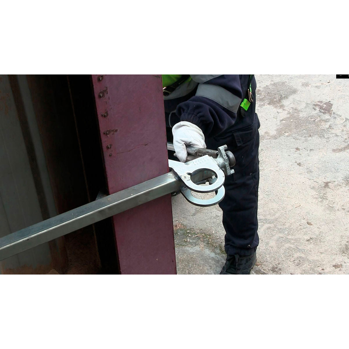Tie Down Engineering Alsipercha Column Clamp, 2' 6in x 2in, 1 Workers Per System, 310 lbs. Capacity